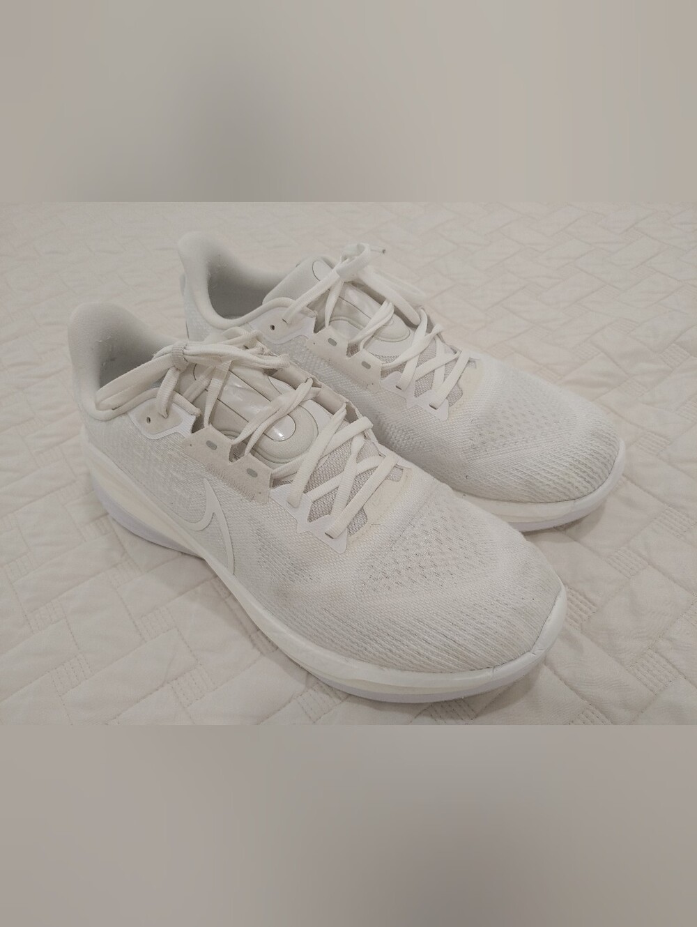 Nike ZoomX Vomero 17 Men's Size 12 White, Cleaned, Like New Condition.